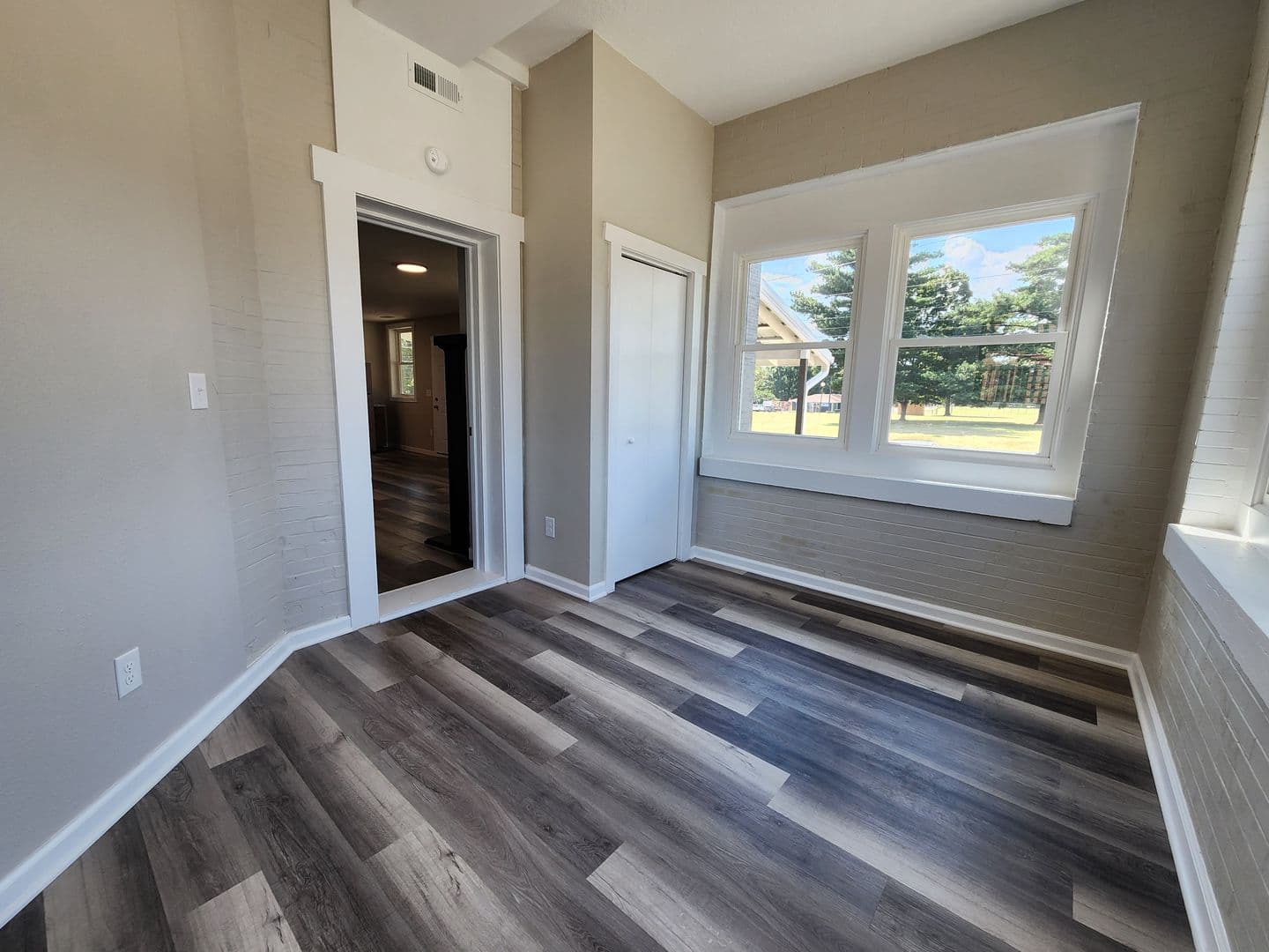 Springfield House: 650 S Jefferson Ave Unit B