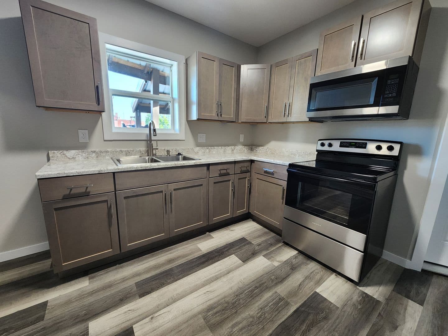 Springfield House: 652 S Jefferson Ave Unit A
