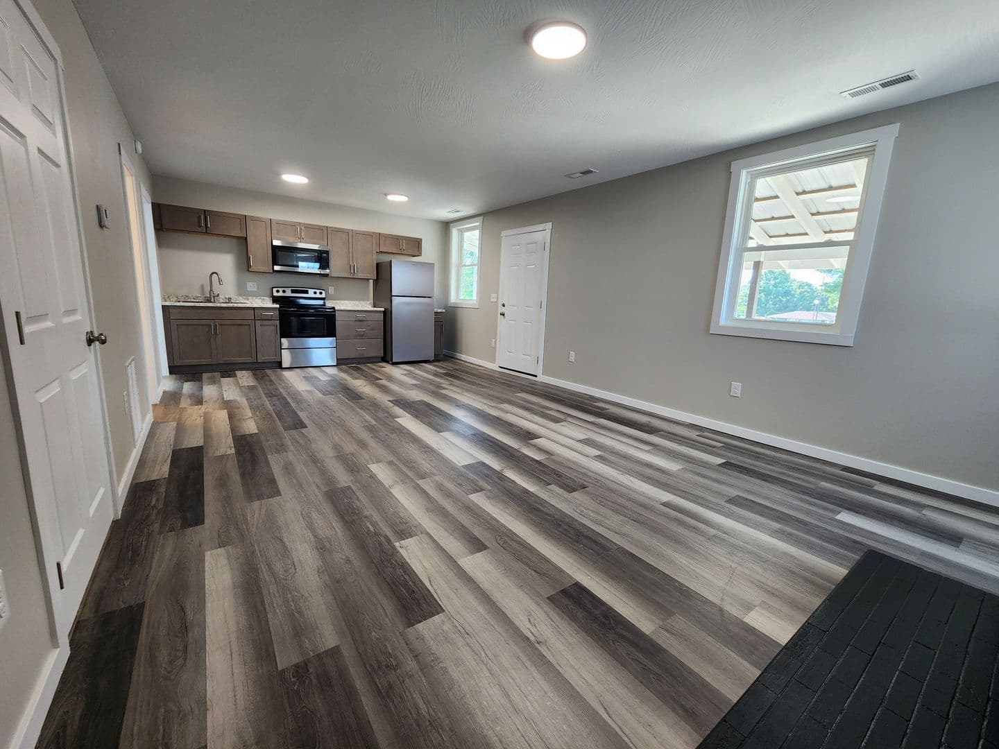 Springfield House: 650 S Jefferson Ave Unit B