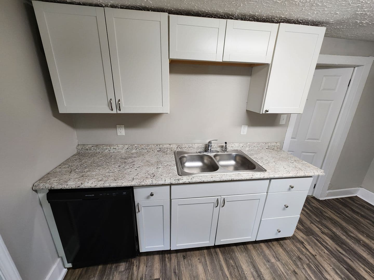 Springfield House: 826 N Weaver Ave