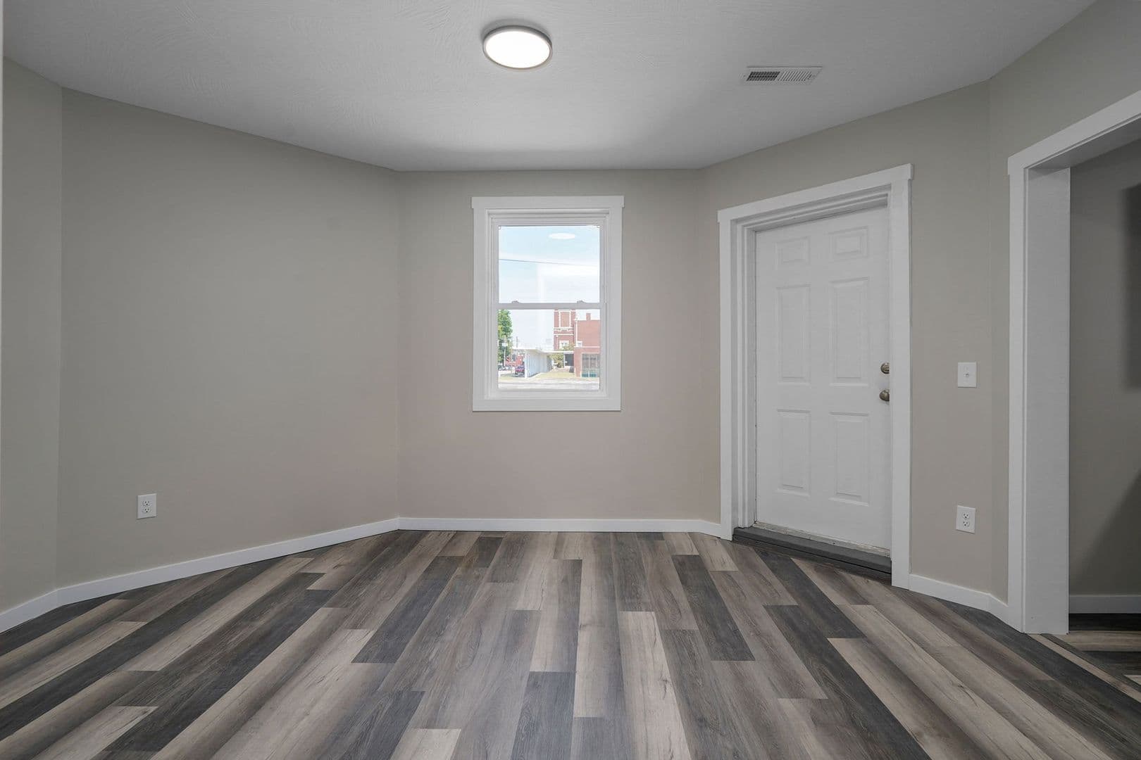 Springfield House: 652 S Jefferson Ave Unit B