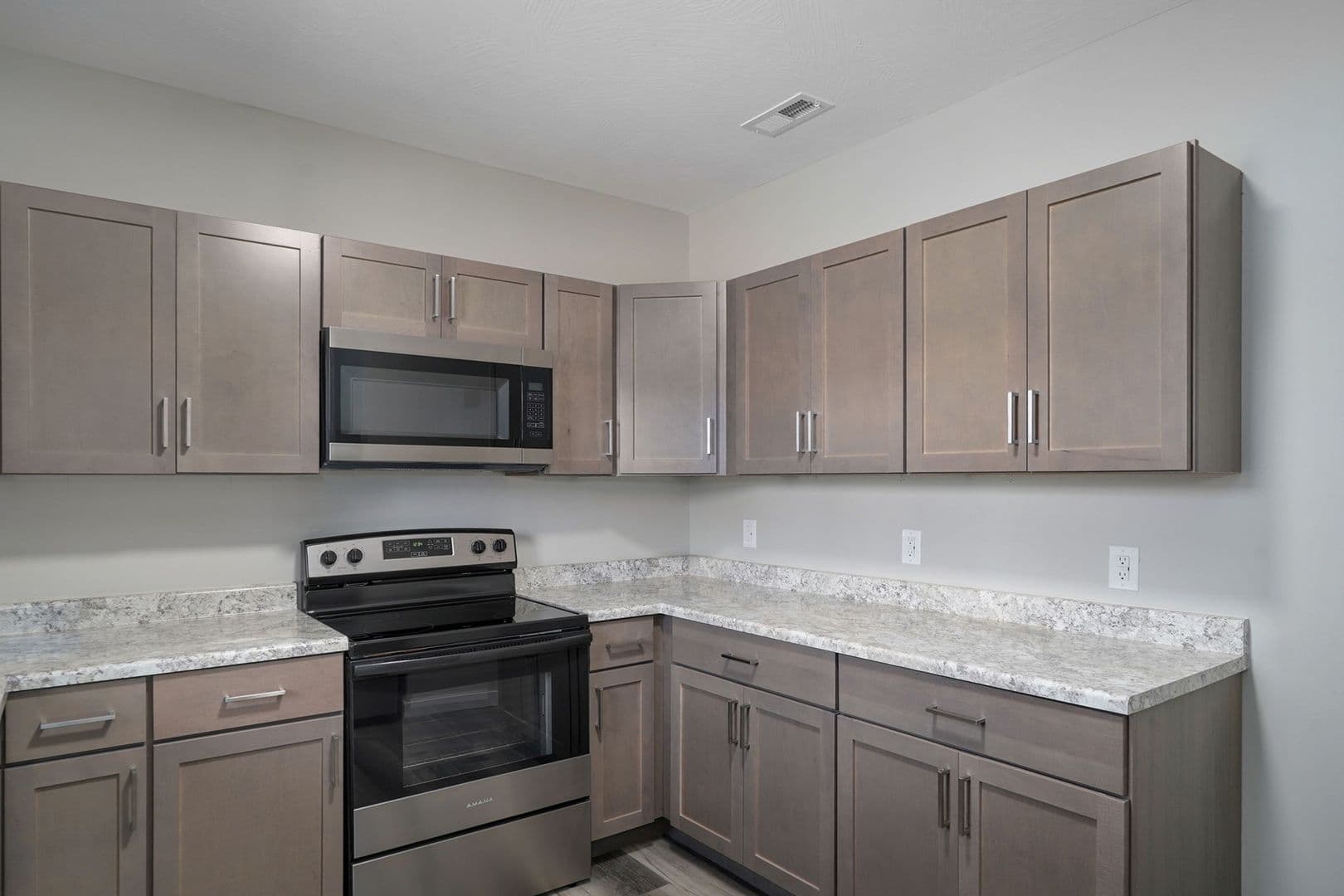 Springfield House: 652 S Jefferson Ave Unit B