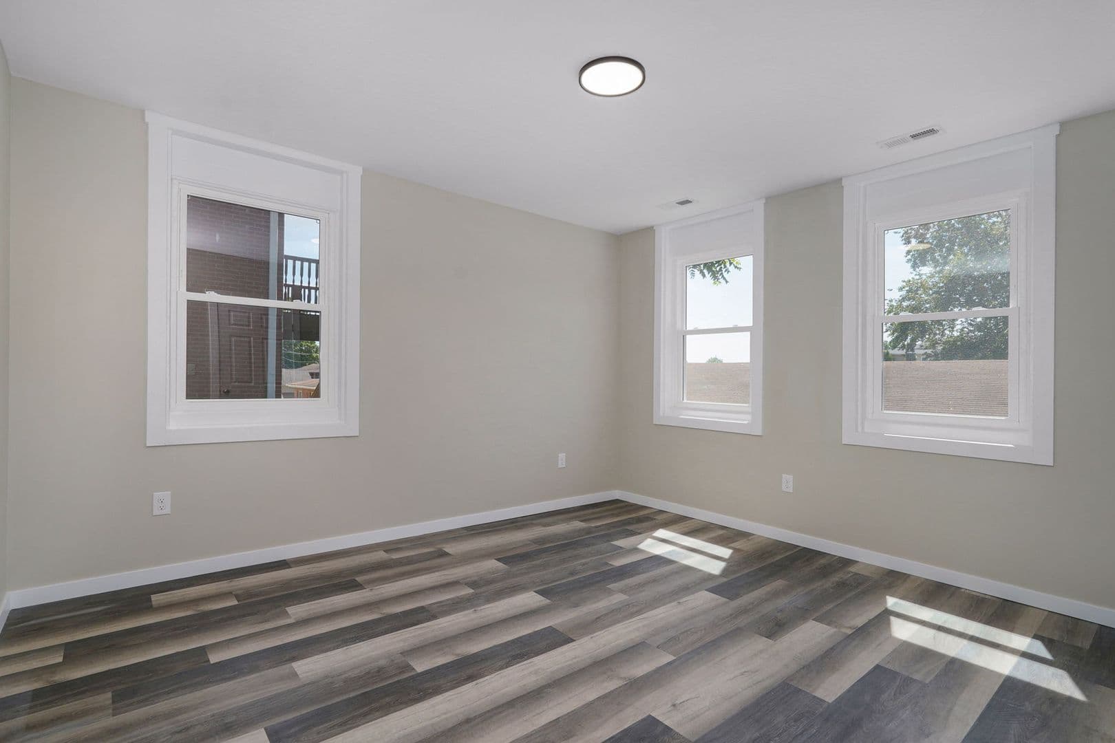 Springfield House: 652 S Jefferson Ave Unit B