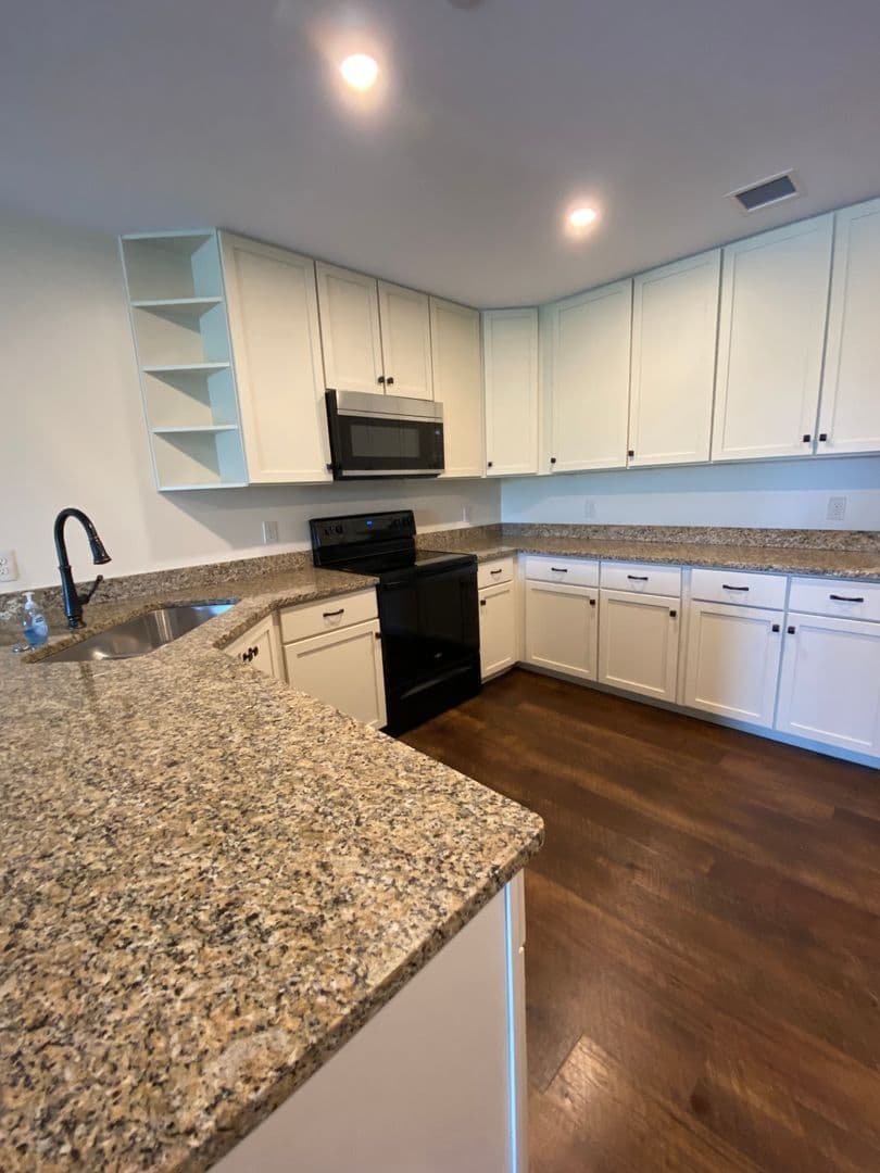 Gorham Apartment: 7 Railroad Ave