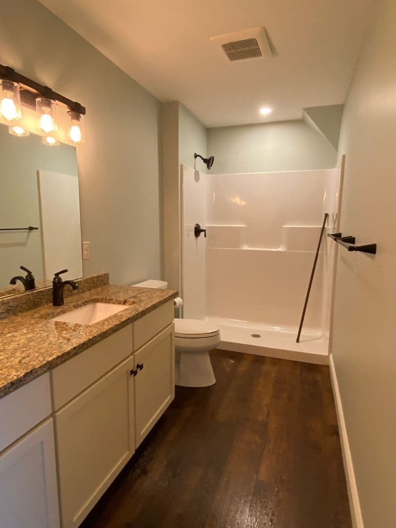 Gorham Apartment: 7 Railroad Ave
