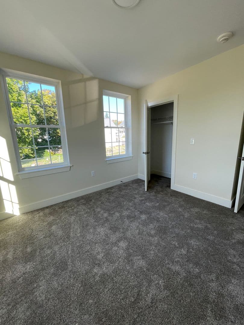Berwick Apartment: 8 Main St