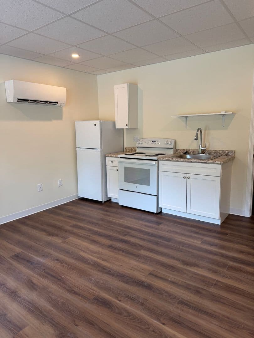 Gorham Apartment: 162 Narragansett Street