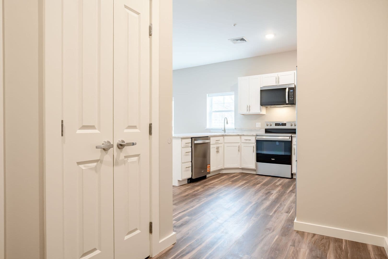 Auburn Apartment: 186 Main Street
