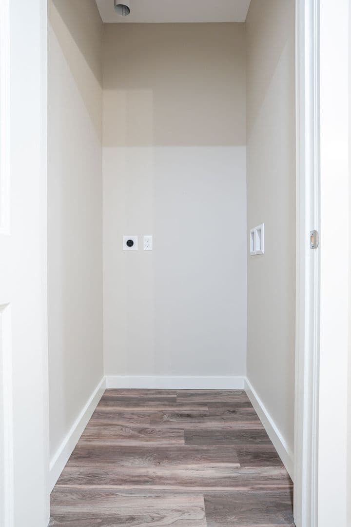 Auburn Apartment: 186 Main Street