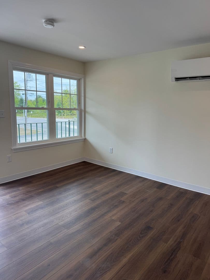 Gorham Apartment: 162 Narragansett Street