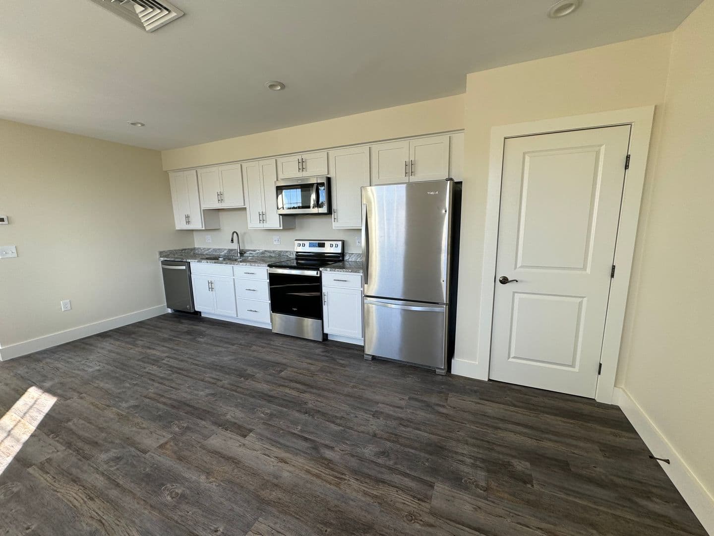 Berwick Apartment: 8 Main St