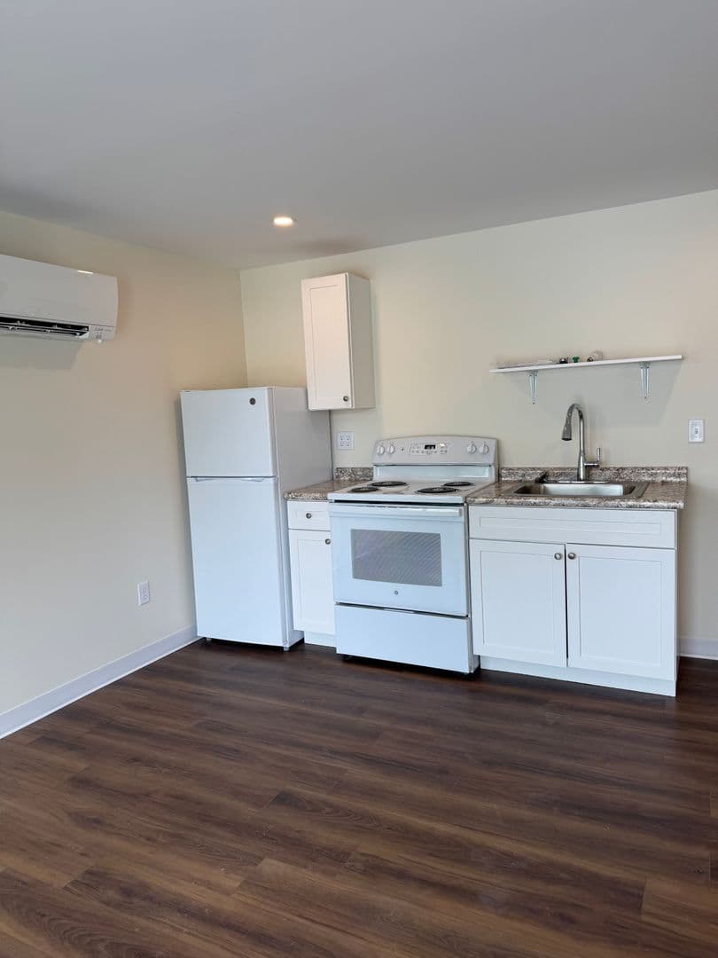Gorham Apartment: 162 Narragansett Street