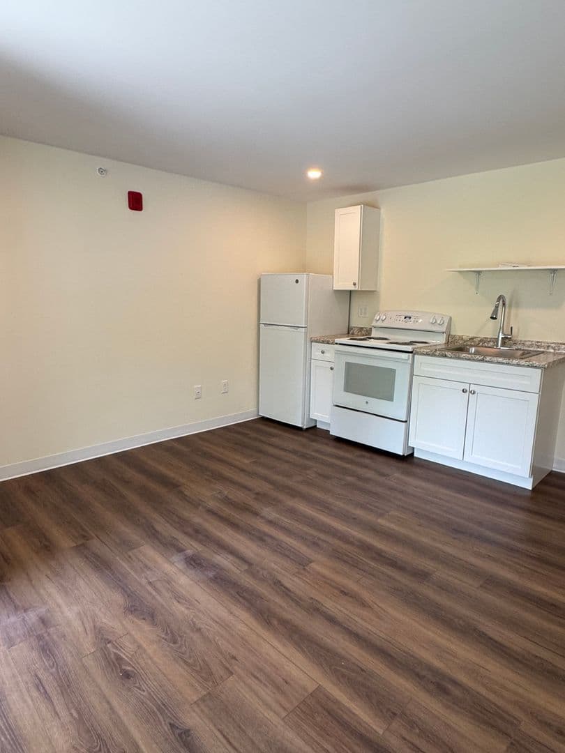 Gorham Apartment: 162 Narragansett Street