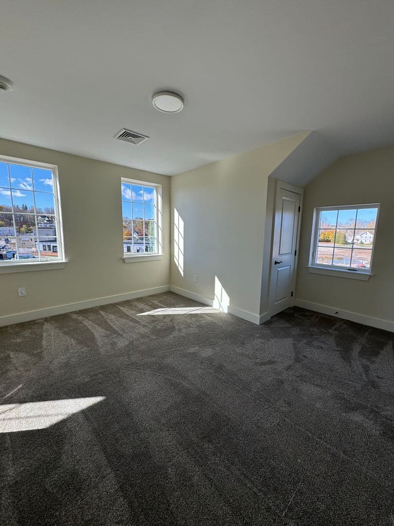 Berwick Apartment: 8 Main St