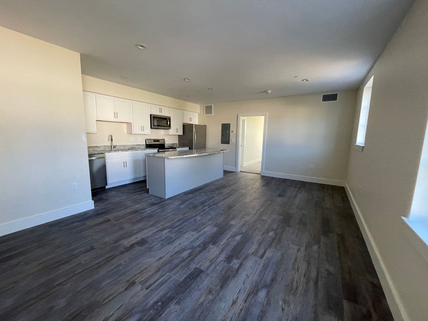 Berwick Apartment: 8 Main St