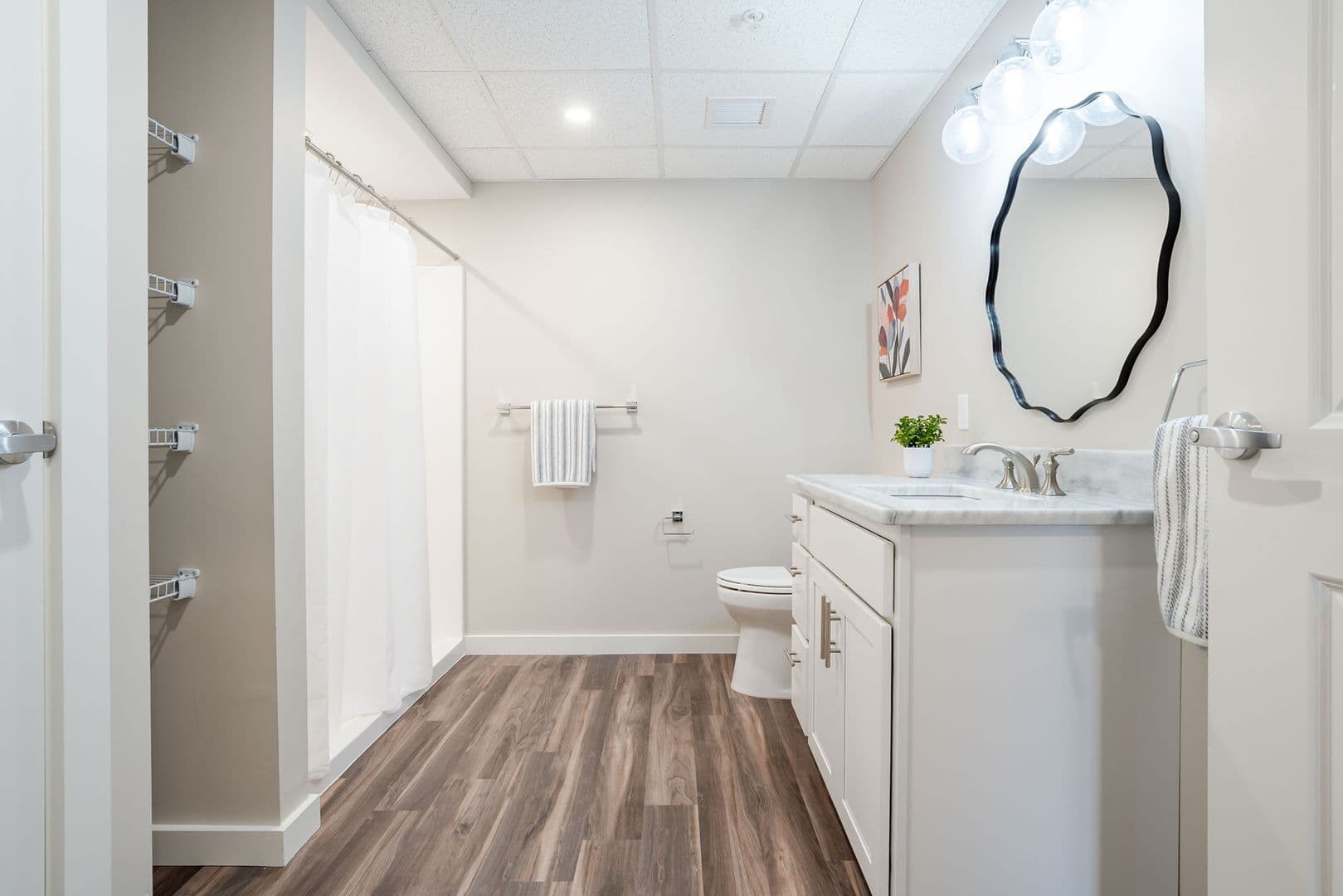 Auburn Apartment: 186 Main Street