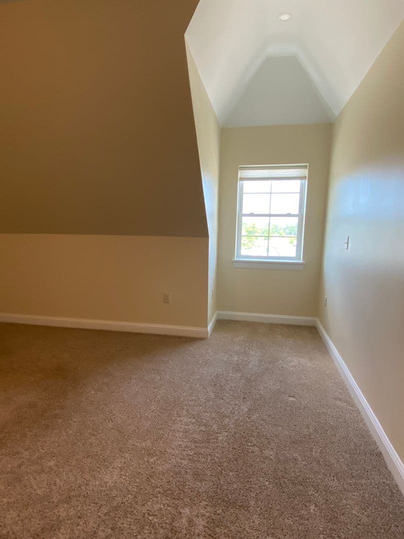 Gorham Apartment: 7 Railroad Ave