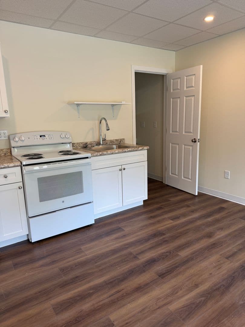 Gorham Apartment: 162 Narragansett Street