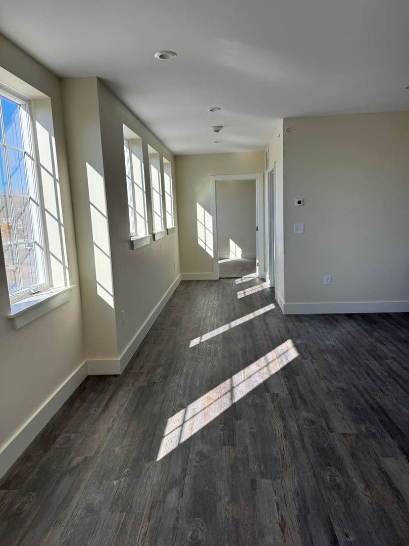 Berwick Apartment: 8 Main St