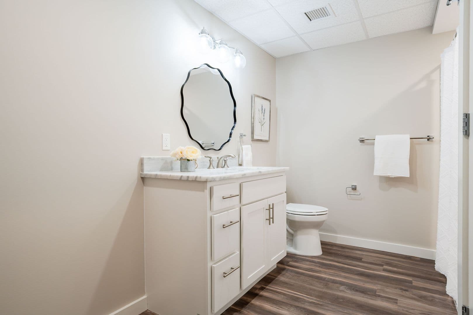 Auburn Apartment: 186 Main Street