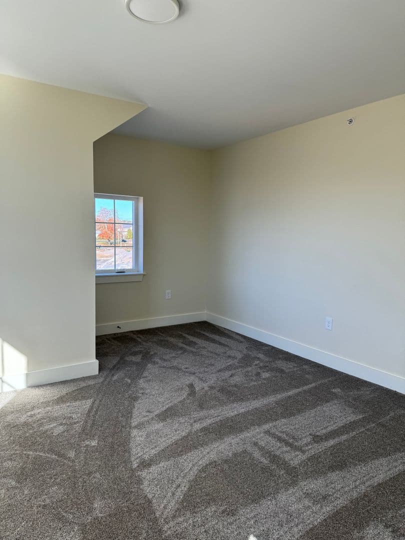 Berwick Apartment: 8 Main St