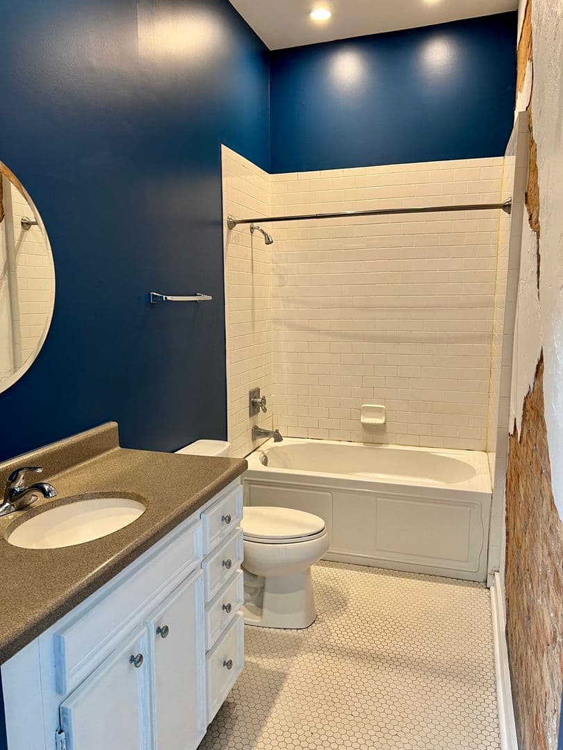 Jonesboro Apartment: 300 S Main E