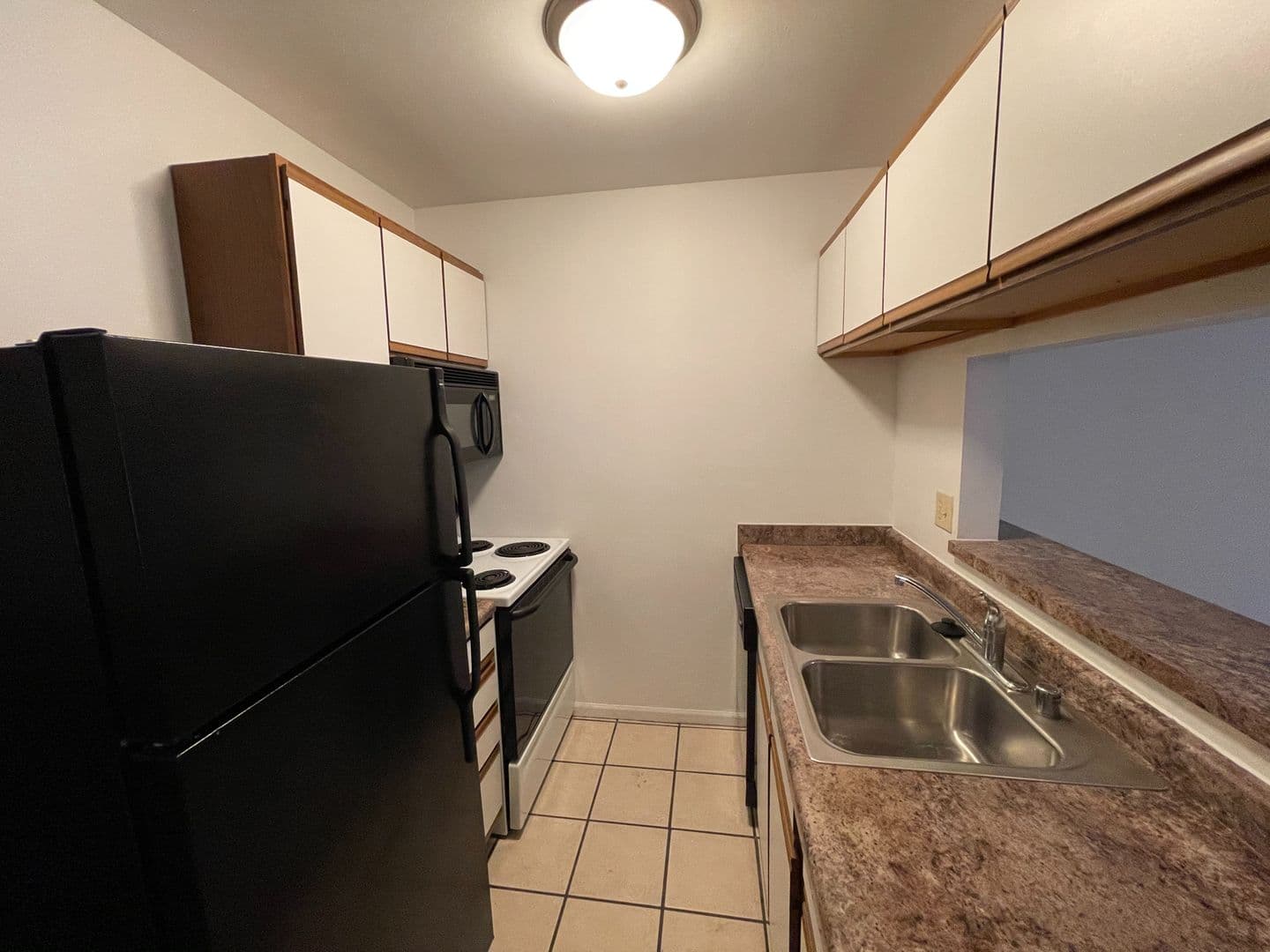 Madison Apartment: 2105-2165 Muir Field Rd