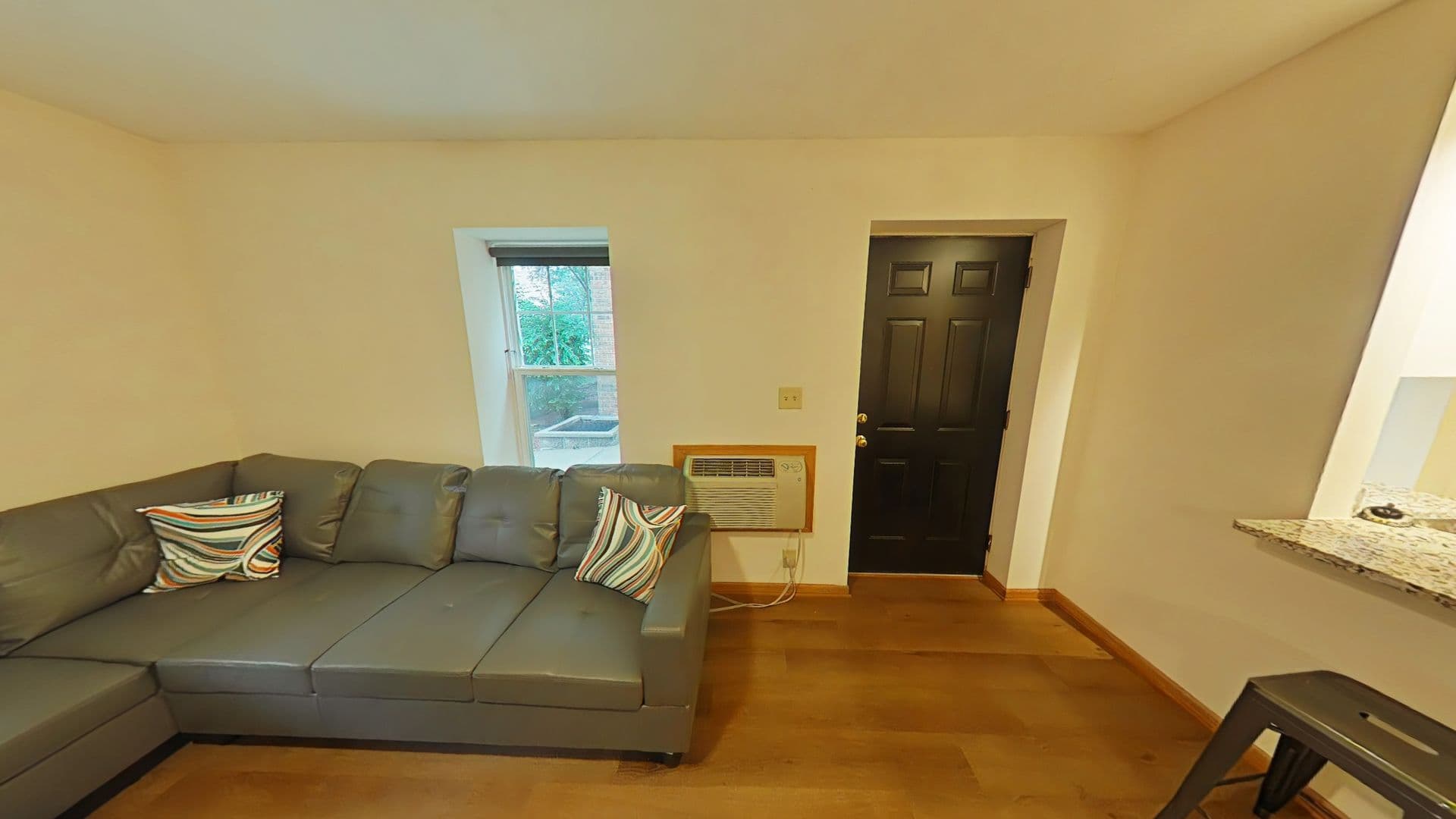 Madison Apartment: 1 Gerry Court