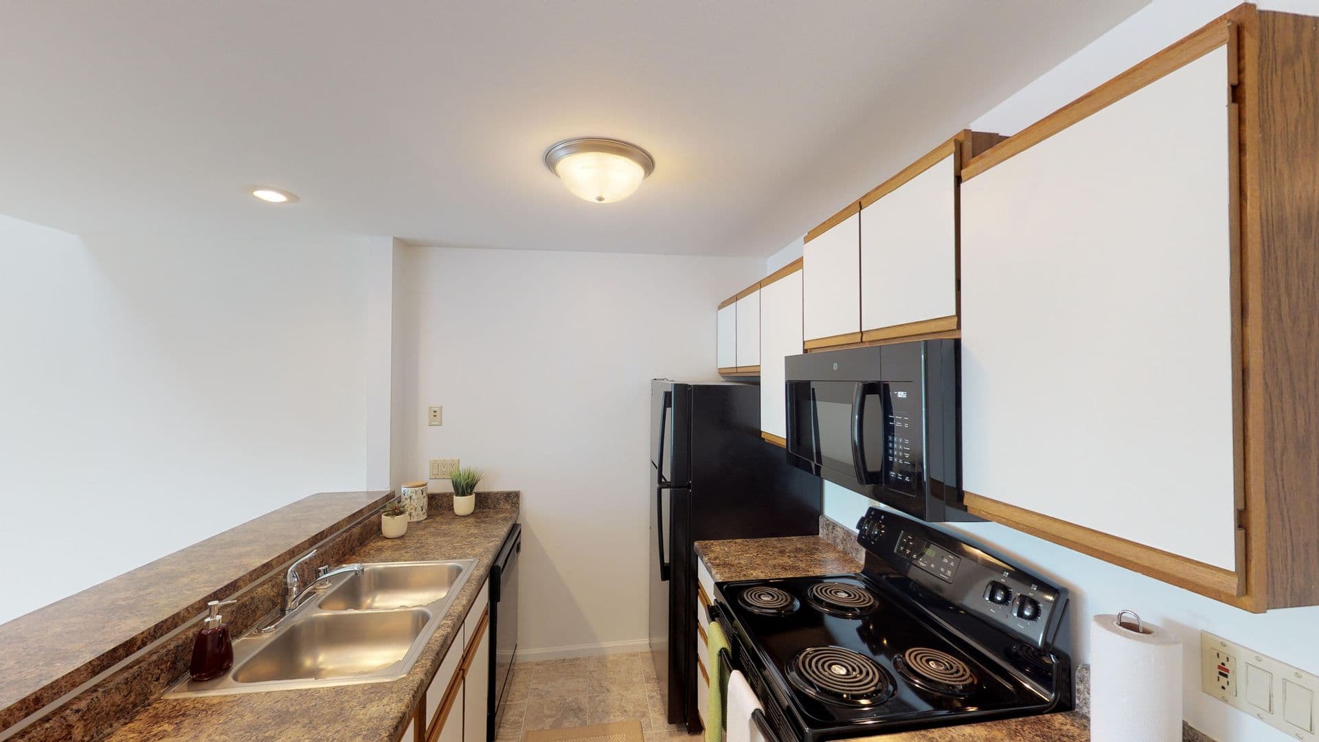 Madison Apartment: 2105-2165 Muir Field Rd