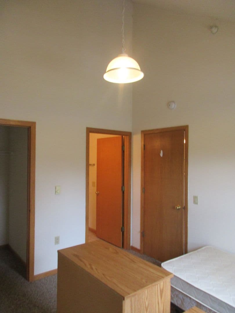 Madison Apartment: 118 North Brooks Street