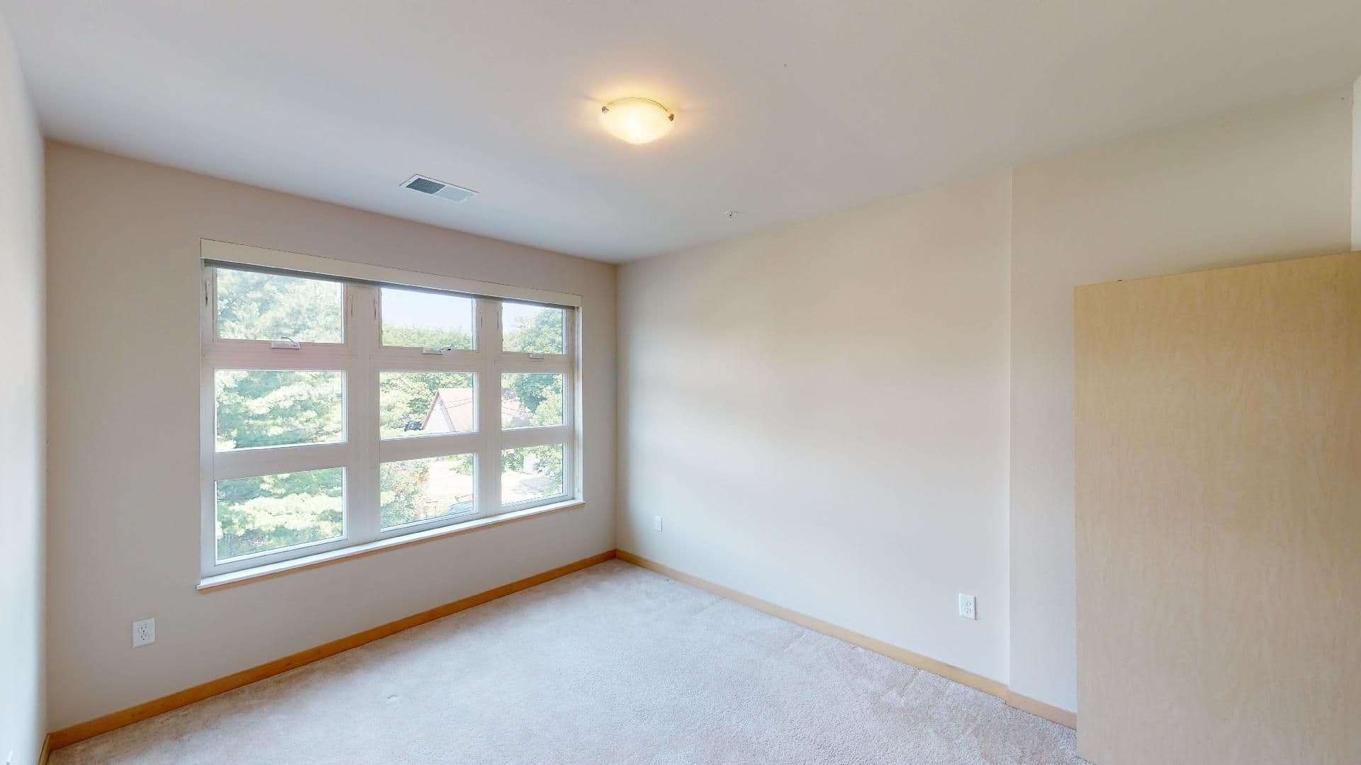 Madison Apartment: 902 Drake Street