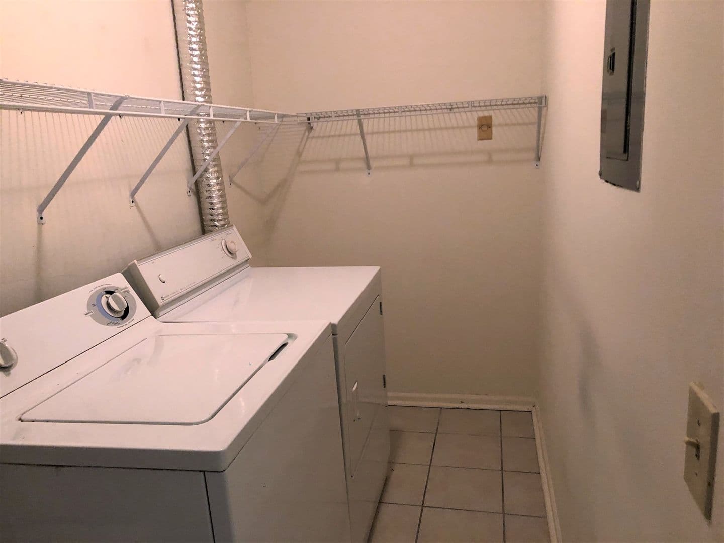 Madison Apartment: 2105-2165 Muir Field Rd