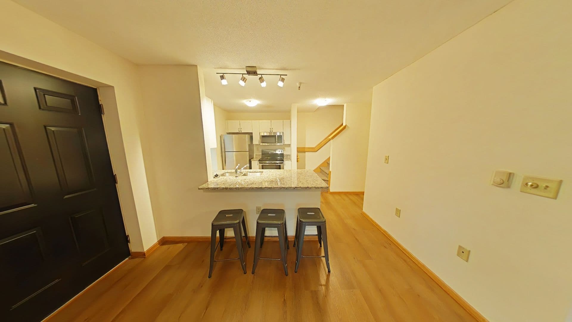 Madison Apartment: 2 Gerry Court