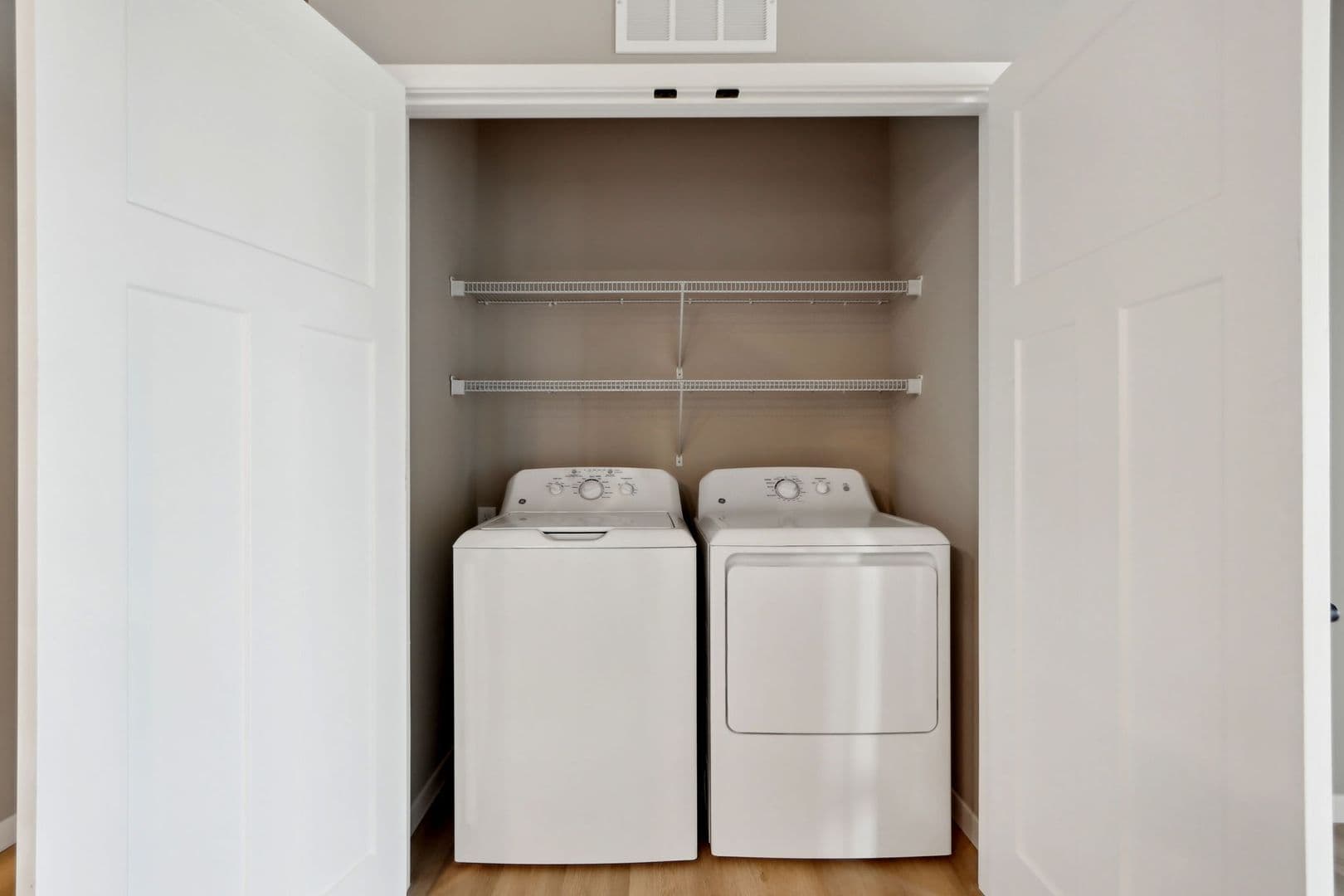 Madison Apartment: 5604 Schroeder Rd