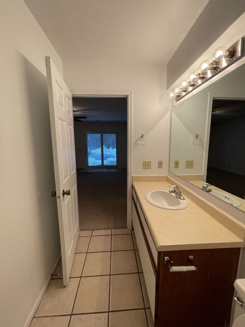 Madison Apartment: 2105-2165 Muir Field Rd