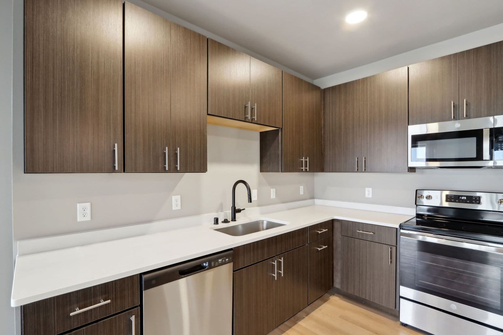 Madison Apartment: 5604 Schroeder Rd