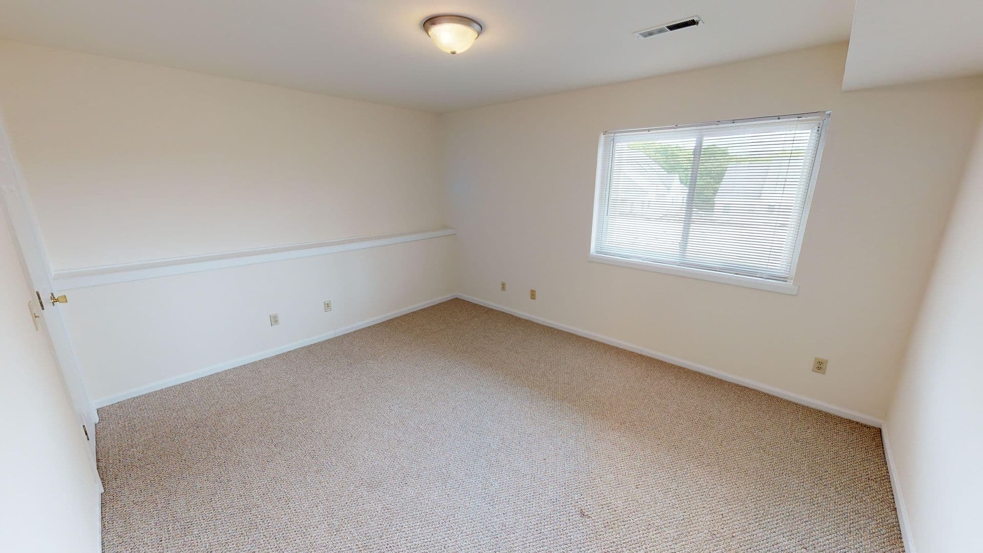 Madison Apartment: 2105-2165 Muir Field Rd