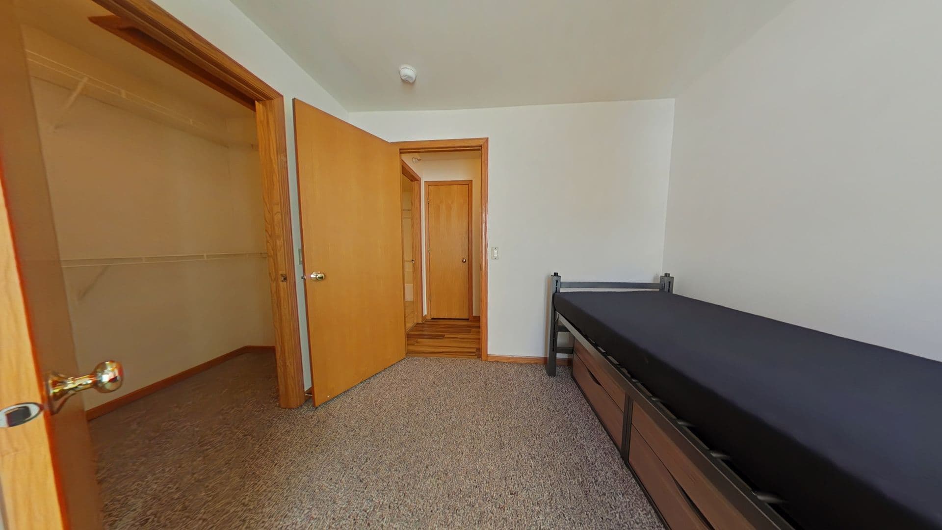 Madison Apartment: 2 Gerry Court