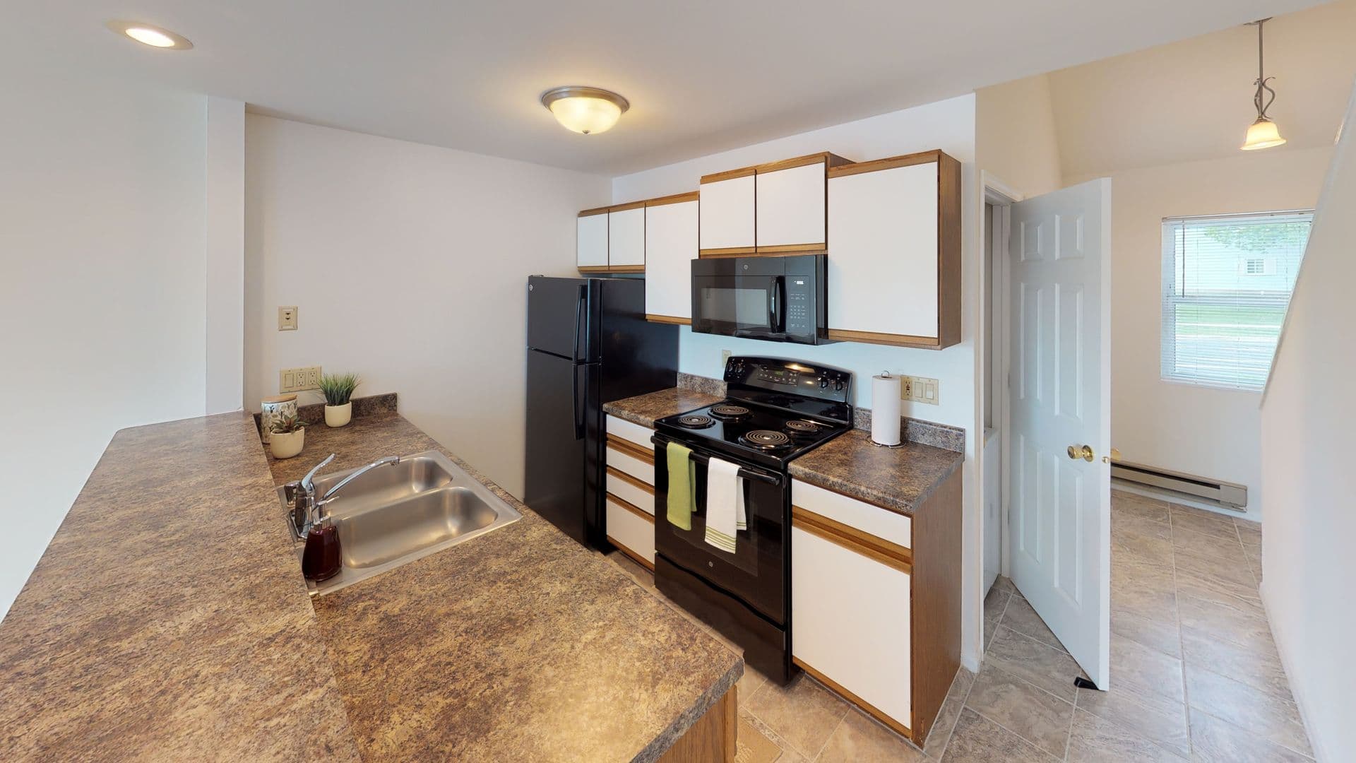 Madison Apartment: 2105-2165 Muir Field Rd