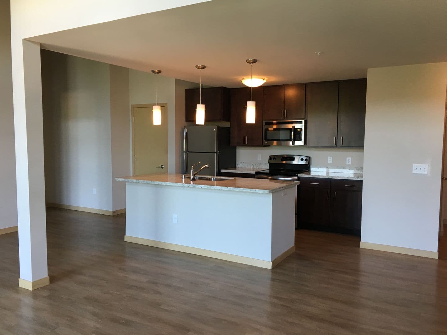 Madison Apartment: 902 Drake Street