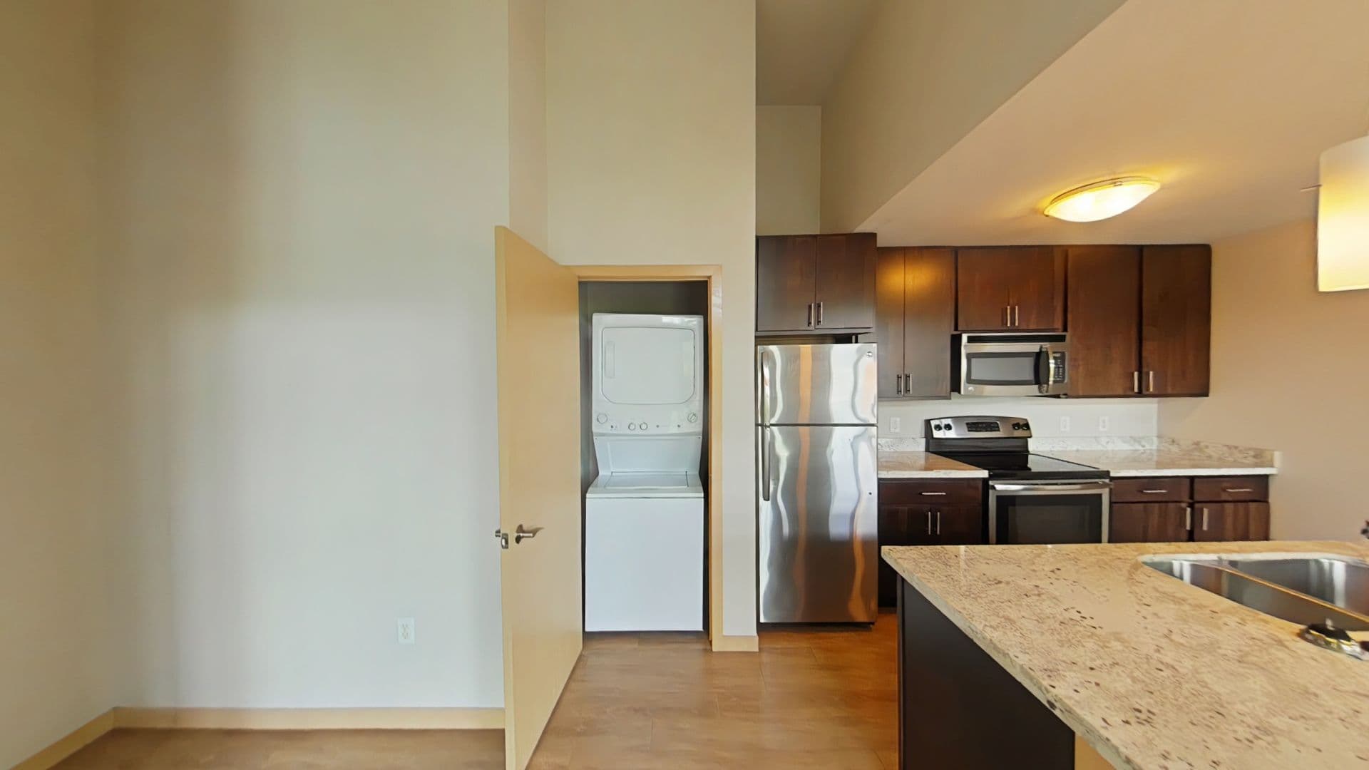 Madison Apartment: 902 Drake Street