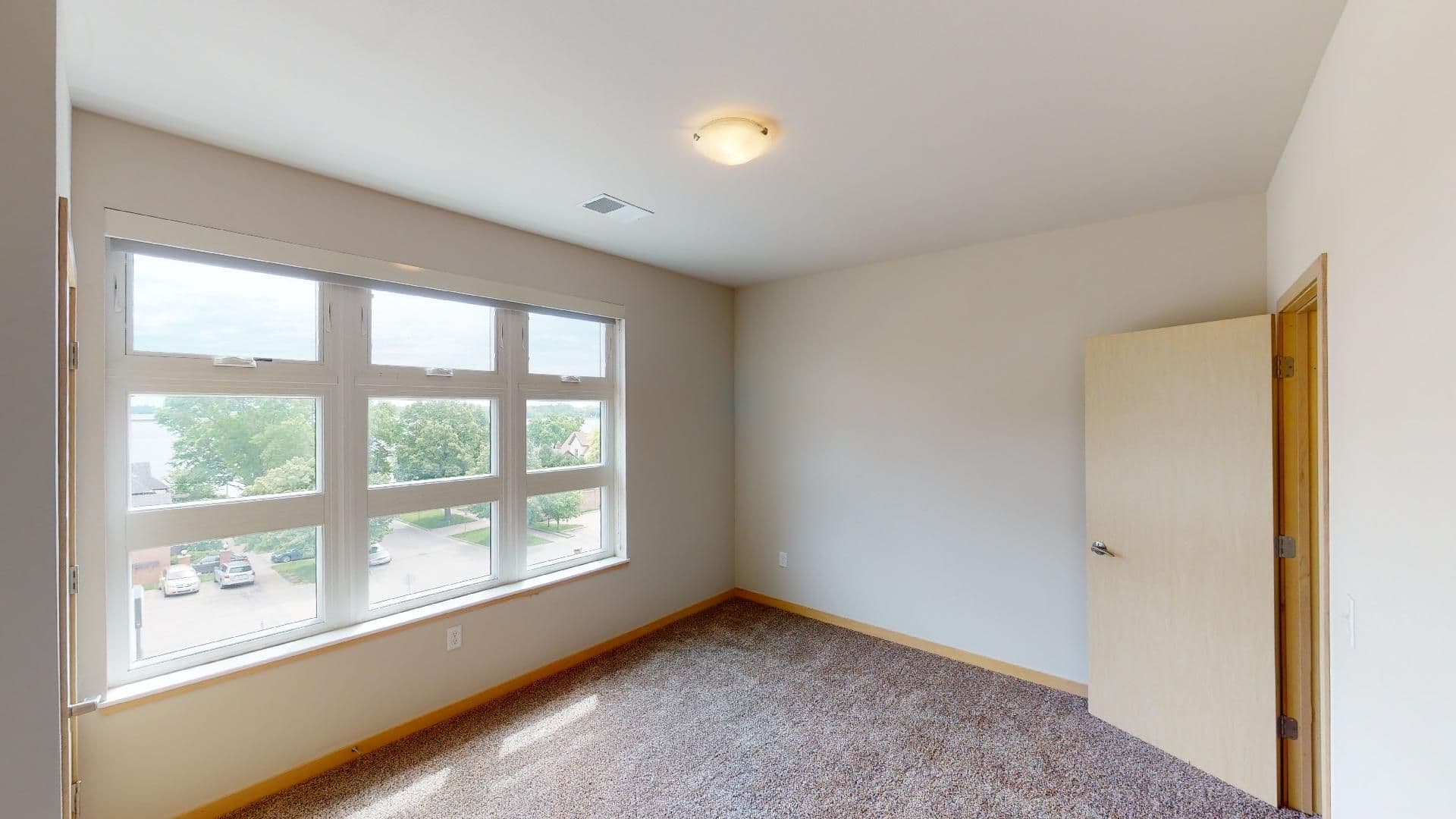 Madison Apartment: 902 Drake Street