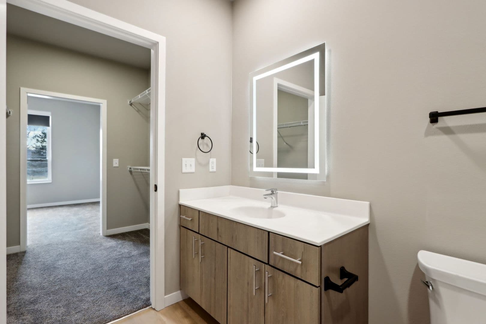 Madison Apartment: 5604 Schroeder Rd