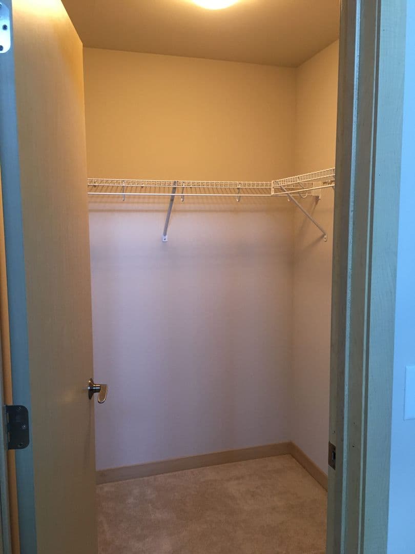 Madison Apartment: 902 Drake Street