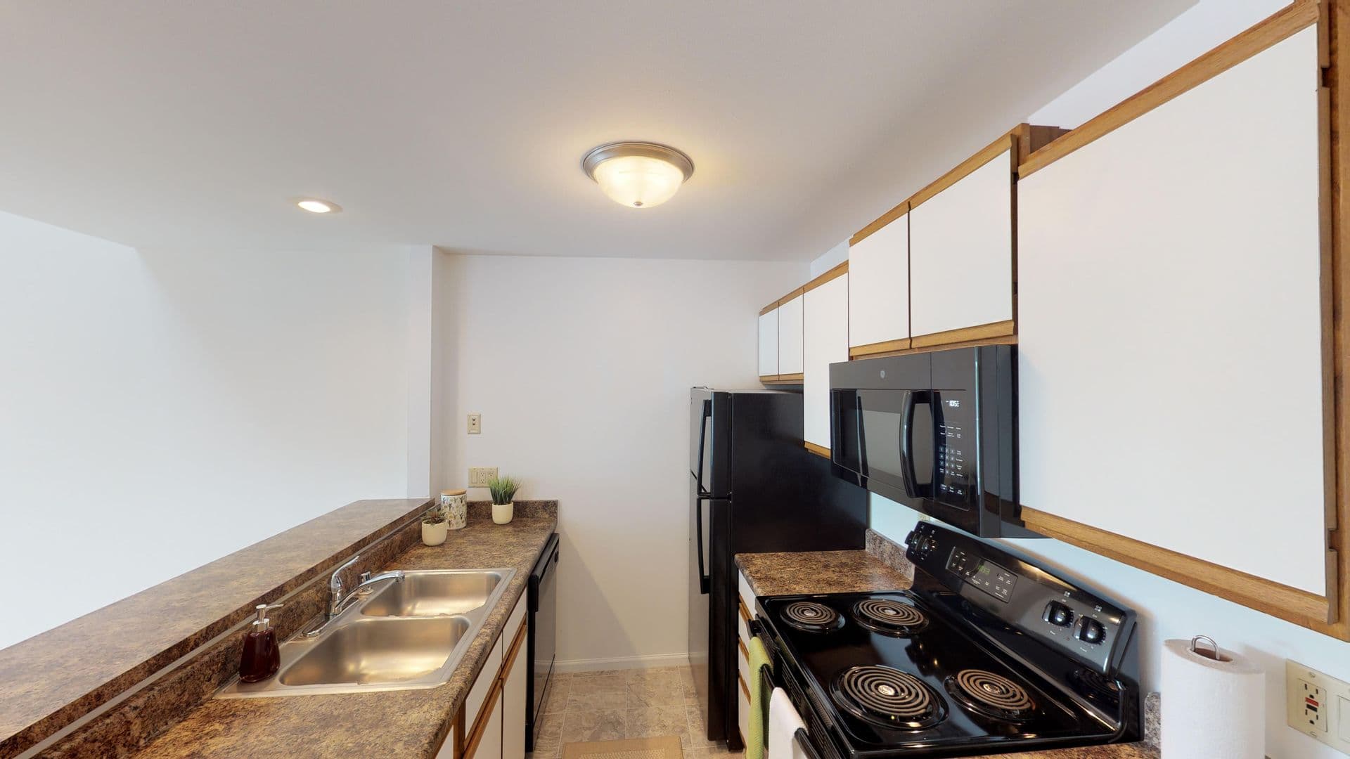 Madison Apartment: 2105-2165 Muir Field Rd