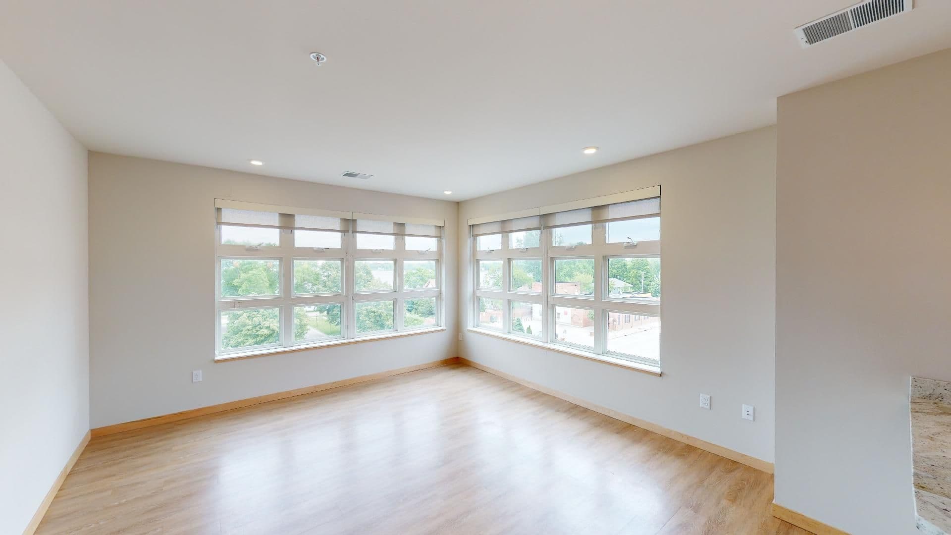 Madison Apartment: 902 Drake Street