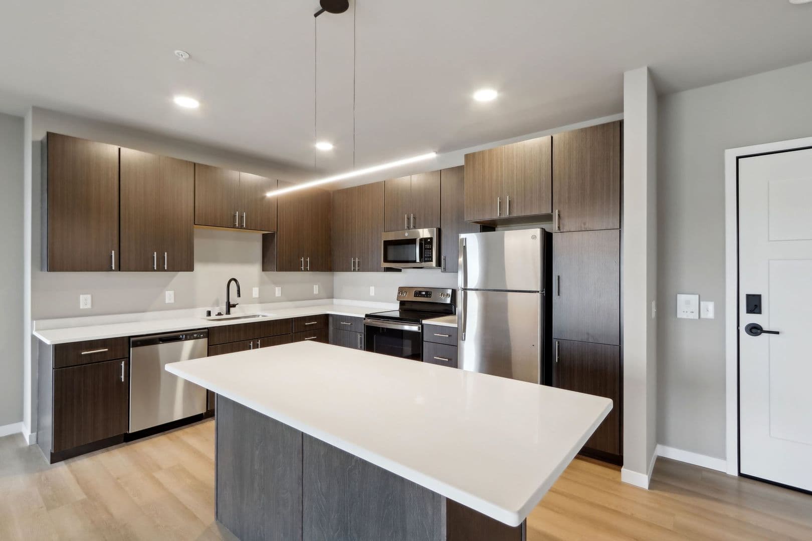Madison Apartment: 5604 Schroeder Rd