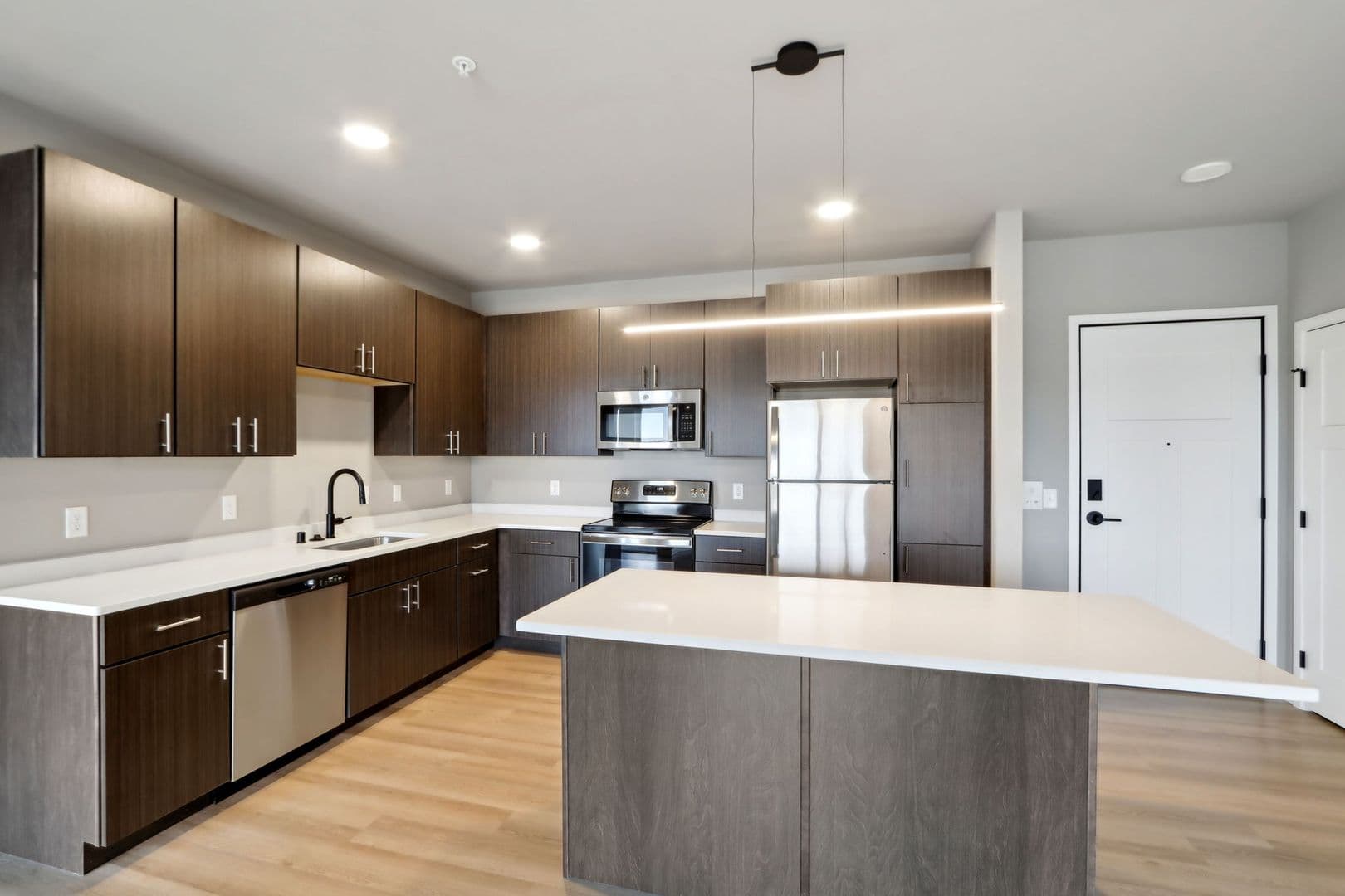 Madison Apartment: 5604 Schroeder Rd