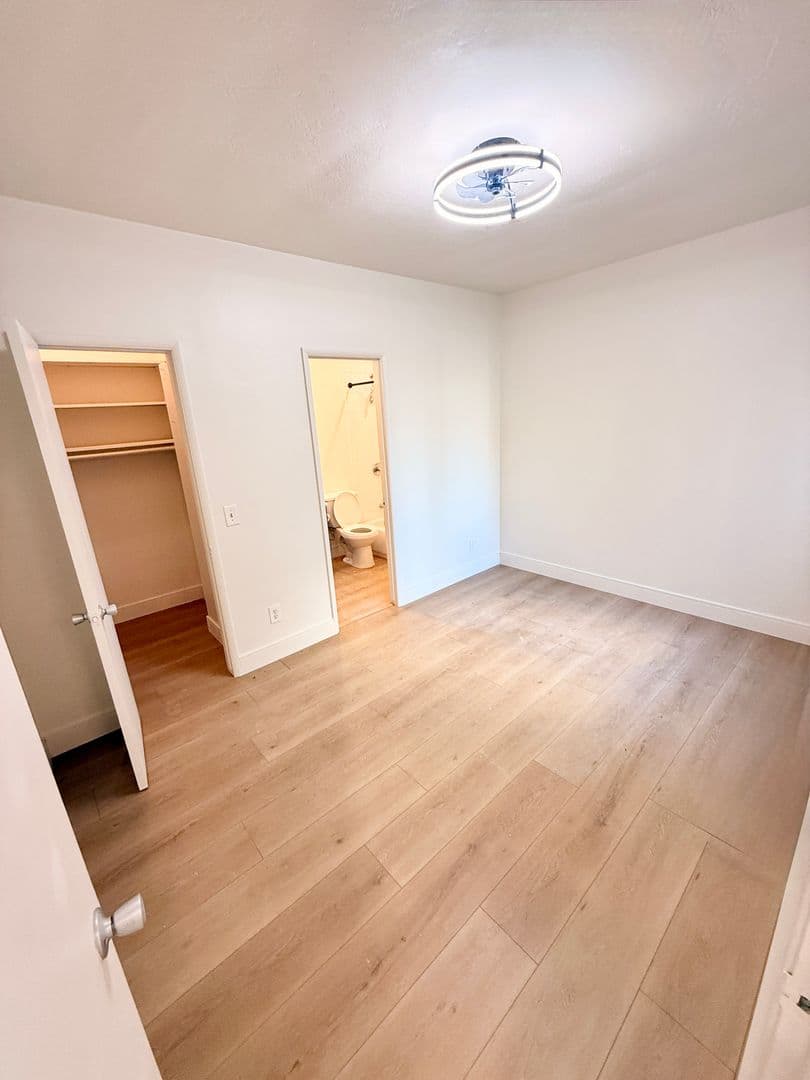 Oakland Apartment: 185 Athol Avenue