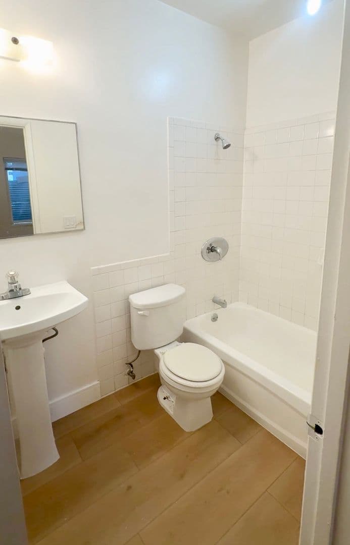 Oakland Apartment: 185 Athol Avenue